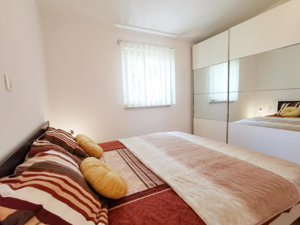 Holiday House Nela ラビン エクステリア 写真