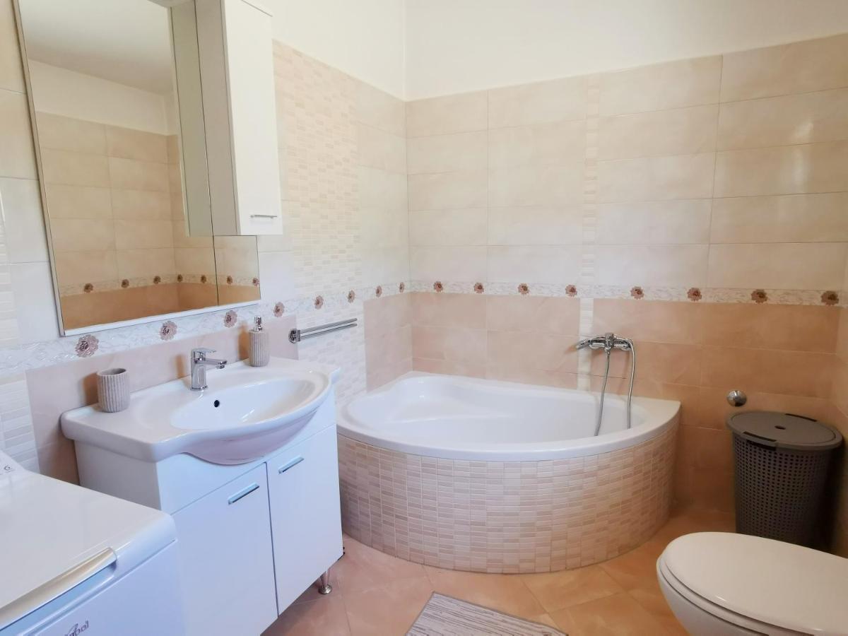 Holiday House Nela ラビン エクステリア 写真